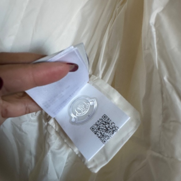 Moncler - Accenteur Belted Puffer Coat - Picture 6 of 11